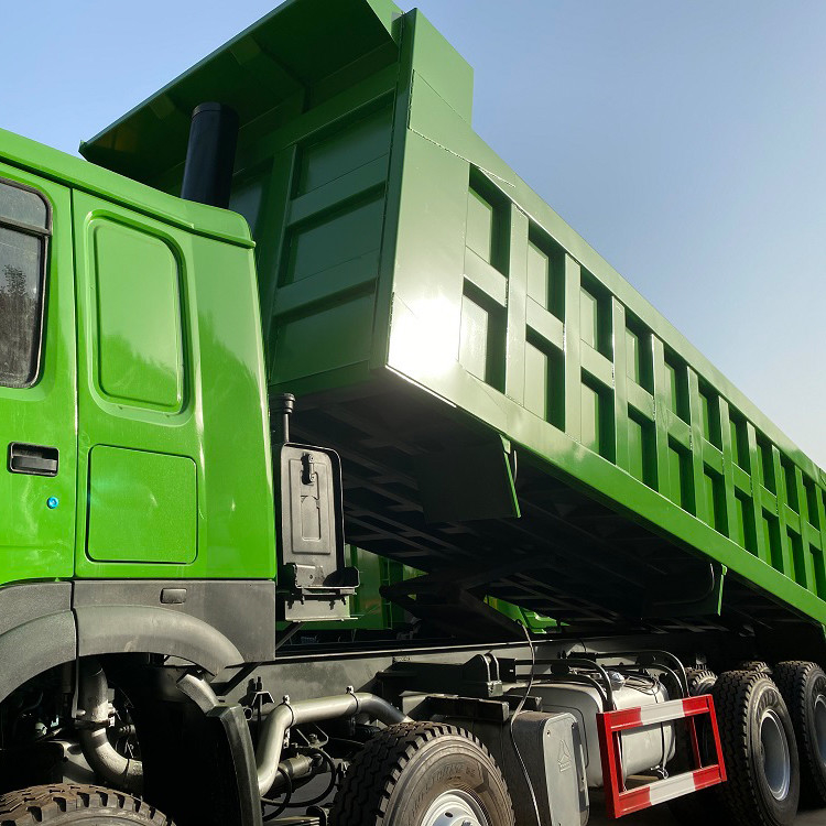 Seconda mano utilizzata Howo di modo dell'azionamento del camion 8x4 di Howo Sinotruk Drump 375 cavalli vapore Tipper Truck