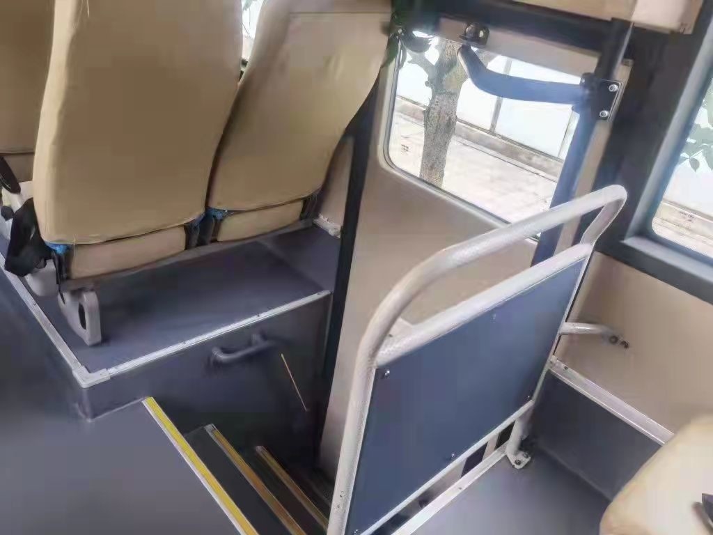 Più alto bus in bus utilizzato lungo del sottobicchiere di Toyota della disposizione dei sedili RHD Front Engine 2+3 di Buses 65 della vettura della Tanzania KLQ6129 Yutong