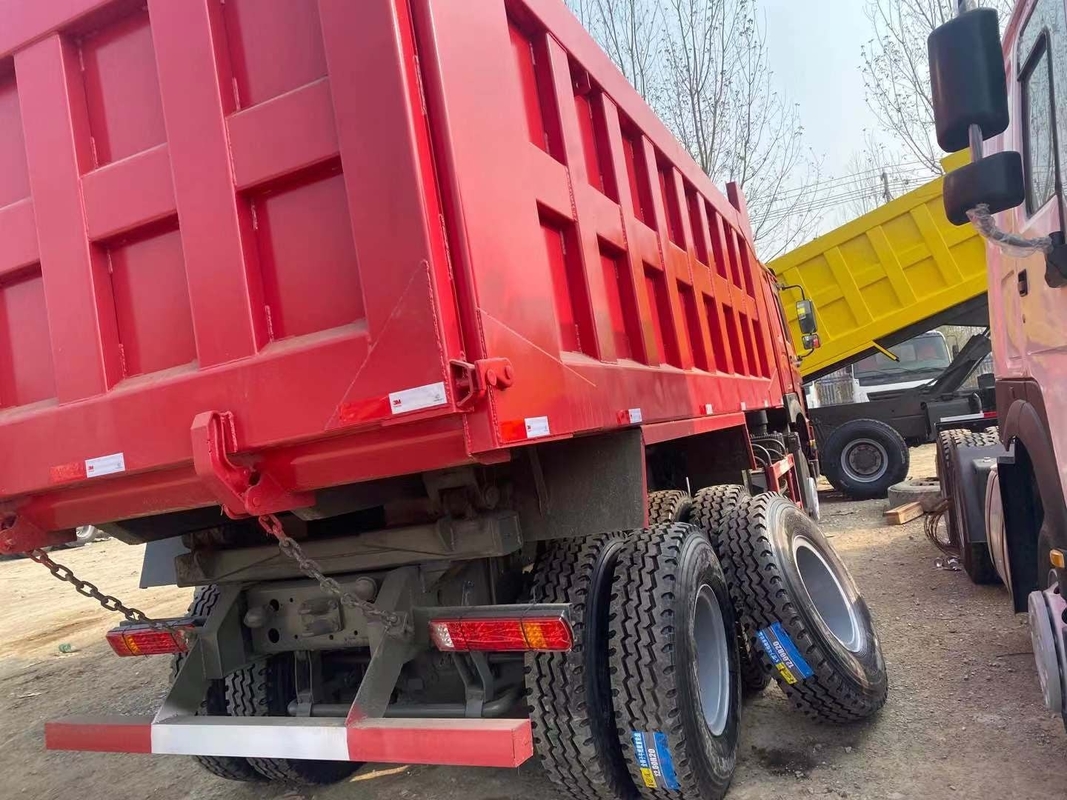 Autocarro con cassone ribaltabile utilizzato di Howo 6*4 che guida per euro di modello 2 di modo WD615.47 di Right Hand Driving