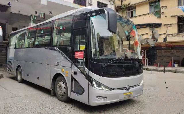 Yutong ha utilizzato la vettura Bus Luxury del bus ZK6907 di 2021 39 sedili il bus di Yutong che valuta il telaio diesel dell'airbag