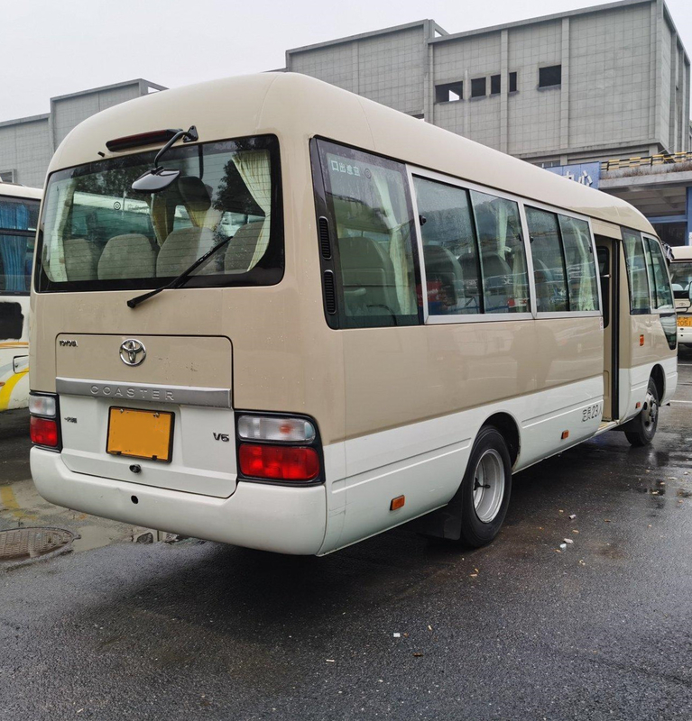 Bus cachi di Seater del motore 23 di Hino del bus del sottobicchiere della seconda mano di LHD con il sistema di lusso del A/C