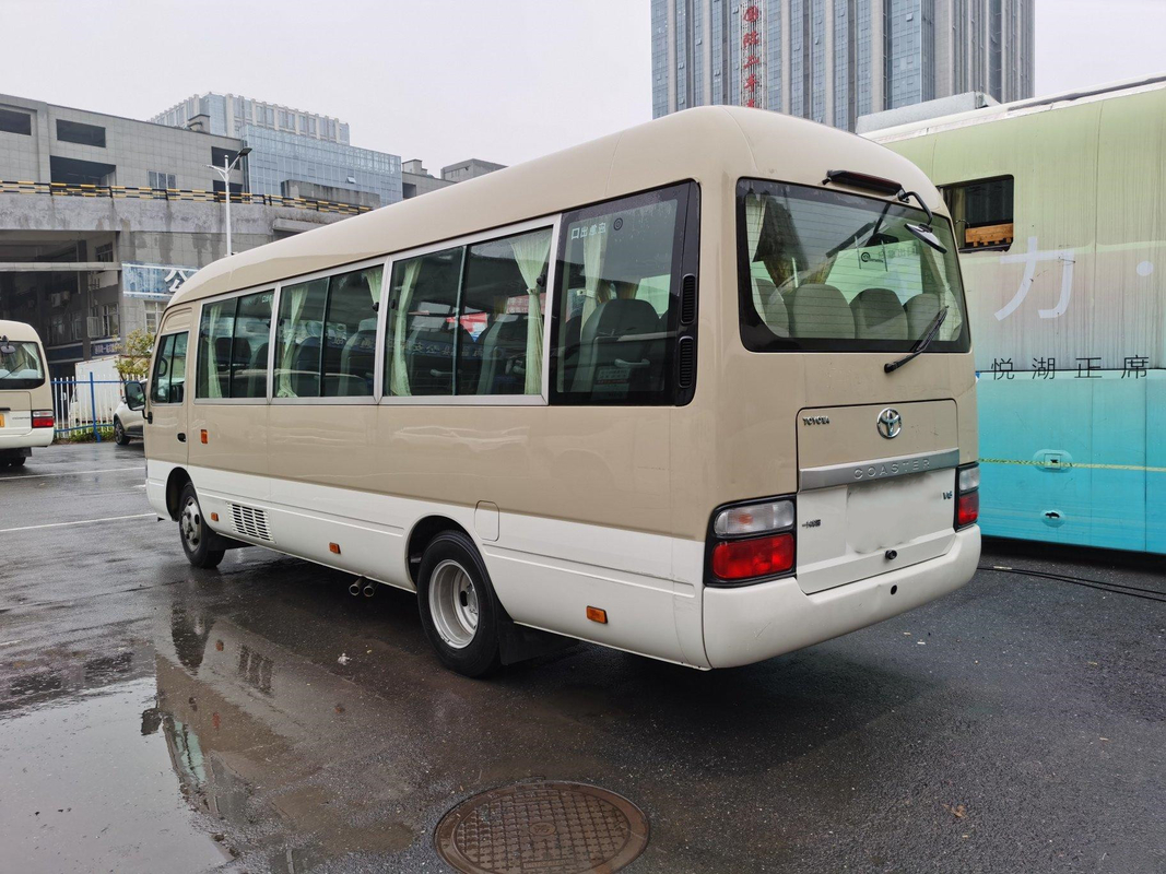 Bus cachi di Seater del motore 23 di Hino del bus del sottobicchiere della seconda mano di LHD con il sistema di lusso del A/C
