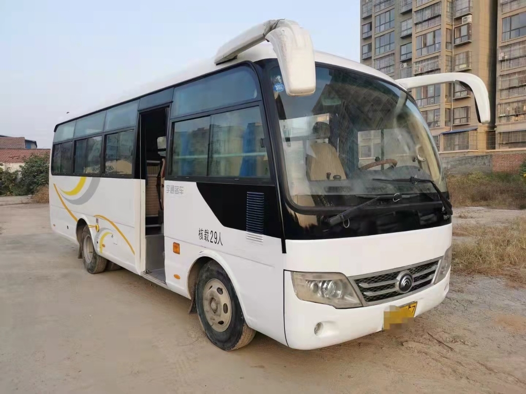 La guida a sinistra ha utilizzato i bus di lusso della città di Yutong rifornisce i 30 sedili di combustibile diesel Front Engine