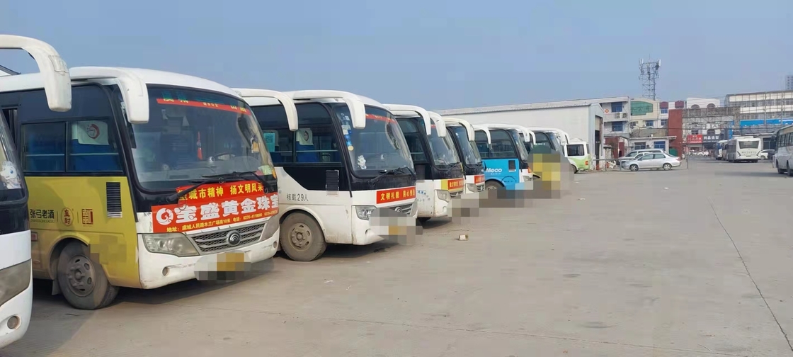 La guida a sinistra ha utilizzato i bus di lusso della città di Yutong rifornisce i 30 sedili di combustibile diesel Front Engine