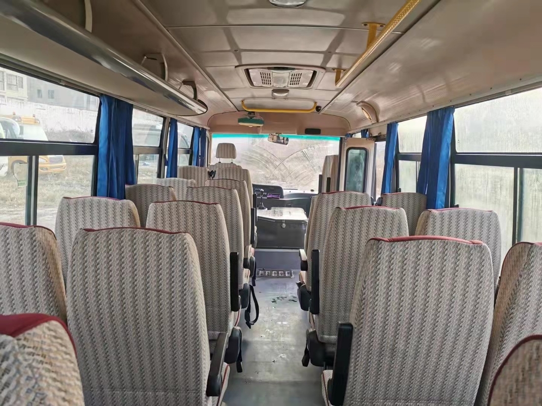 La guida a sinistra ha utilizzato i bus di lusso della città di Yutong rifornisce i 30 sedili di combustibile diesel Front Engine
