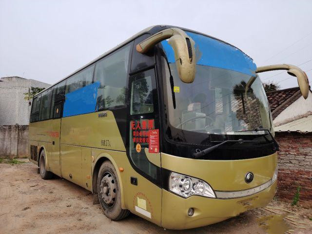 Il turismo urbano usato dei bus ha utilizzato la vettura facente un giro turistico diesel Buses dell'EURO III di Yuchai dei sedili dei bus 41 di LHD