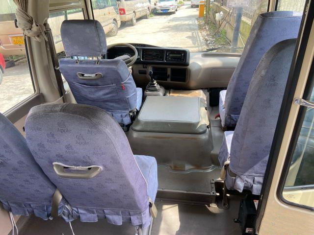 La porta azionata manuale diesel usata anno usata di Mini Bus del sottobicchiere di Toyota nel 2011 trasporta il bus di lusso utilizzato con 23 sedili