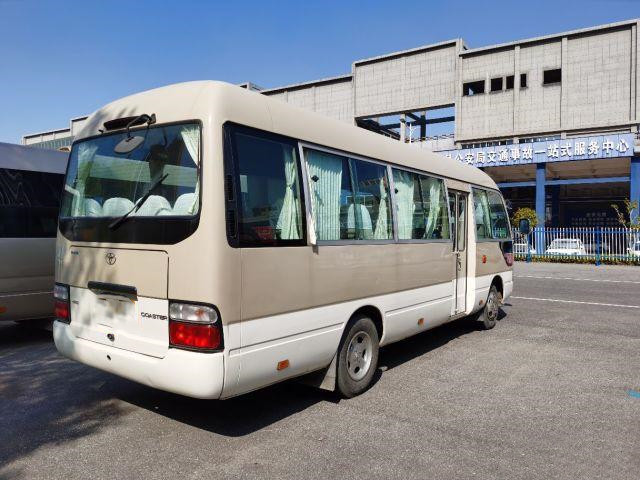 Bus utilizzato sottobicchiere di Toyota con attrezzatura piena 20 Mini Bus In usato sedili bus di Munual della benzina della finestra di scivolamento di 2012 anni