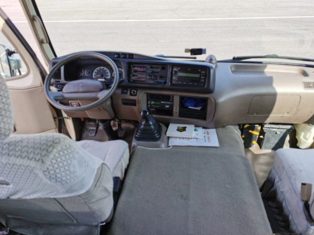 Bus utilizzato sottobicchiere di Toyota con attrezzatura piena 20 Mini Bus In usato sedili bus di Munual della benzina della finestra di scivolamento di 2012 anni