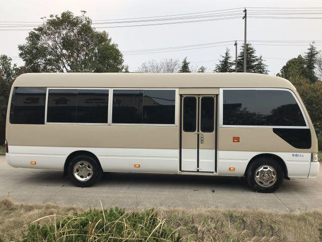 Il bus di seconda mano della benzina del bus 3TR del sottobicchiere di Toyota ha usato l'uso di anno di Mini Buses di 23 sedili nel 2013