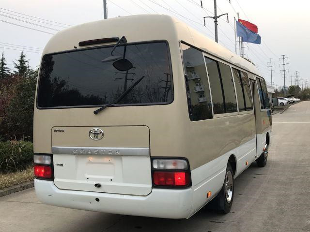 Il bus di seconda mano della benzina del bus 3TR del sottobicchiere di Toyota ha usato l'uso di anno di Mini Buses di 23 sedili nel 2013