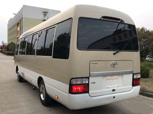 Il bus di seconda mano della benzina del bus 3TR del sottobicchiere di Toyota ha usato l'uso di anno di Mini Buses di 23 sedili nel 2013
