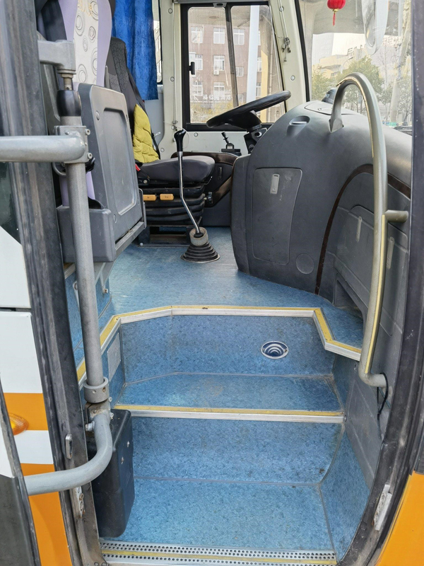 Yutong di lusso di seconda mano trasporta i 24-35 sedili che pubblici diesel usati la città trasporta LHD ha utilizzato la vettura Buses In 2014 anni