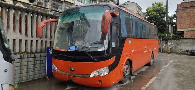 I bus di giro utilizzati di Yutong ZK6998 hanno usato un anno di lusso di 39 dei sedili di Yuchai della vettura diesel del motore bus di Buses Used Intercity nel 2014