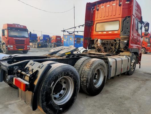 Il trattore utilizzato 420hp del camion ha utilizzato la testa 6*4 50tons del trattore da vendere il camion del trattore