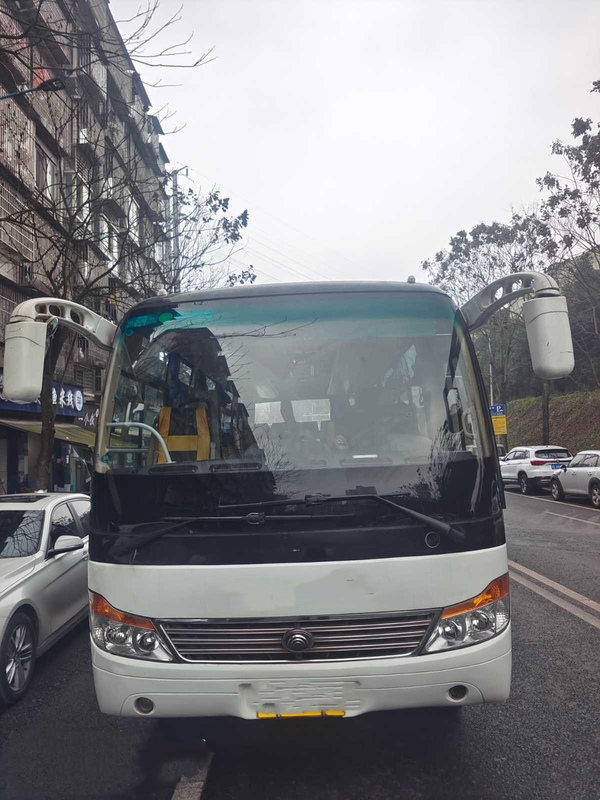 Il bus pubblico bianco diesel utilizzato anno utilizzato di marca ZK6761 nel 2017 LHD di Yutong ha utilizzato di Yuchai gli EURO la V 29 bus dei sedili del motore