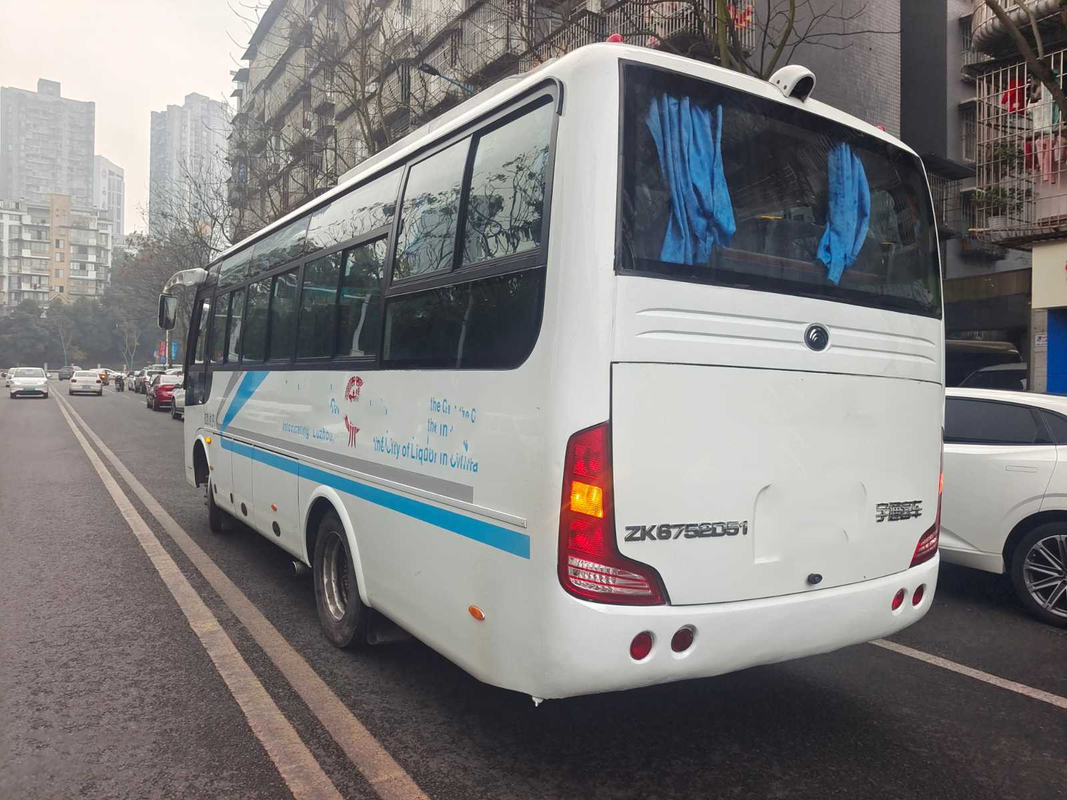 Il bus pubblico bianco diesel utilizzato anno utilizzato di marca ZK6761 nel 2017 LHD di Yutong ha utilizzato di Yuchai gli EURO la V 29 bus dei sedili del motore