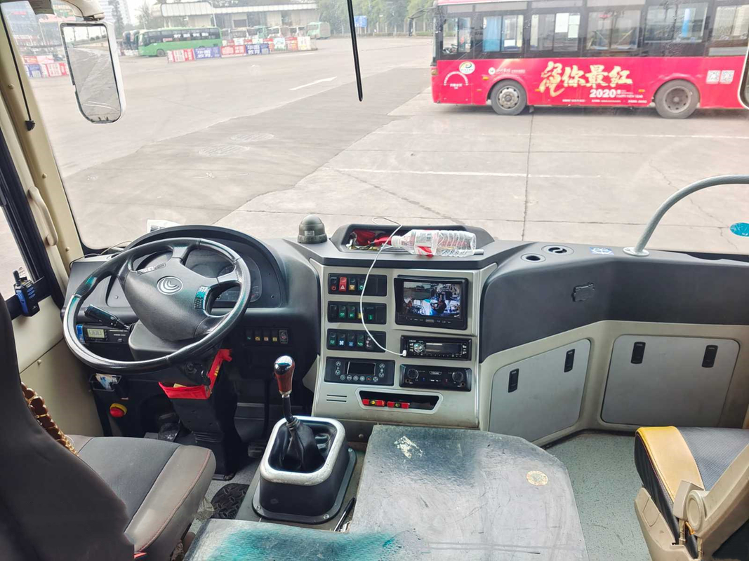 Il bus pubblico bianco diesel utilizzato anno utilizzato di marca ZK6761 nel 2017 LHD di Yutong ha utilizzato di Yuchai gli EURO la V 29 bus dei sedili del motore