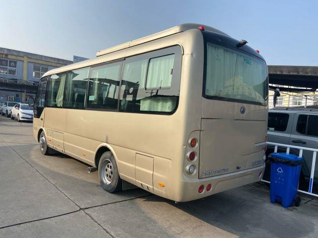 La seconda mano Yutong ZK6728 trasporta il motore dorato utilizzato di Yuchai di colore trasporta una vettura di 28 passeggeri Bus In 2019 anni