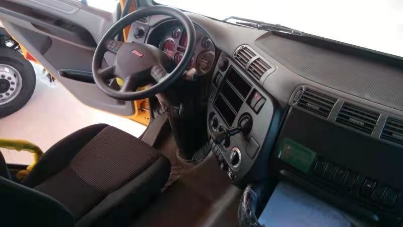 60 tonnellate hanno utilizzato il camion di seconda mano dell'autocarro con cassone ribaltabile di GINAF 10*6 da vendere
