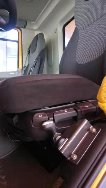 60 tonnellate hanno utilizzato il camion di seconda mano dell'autocarro con cassone ribaltabile di GINAF 10*6 da vendere