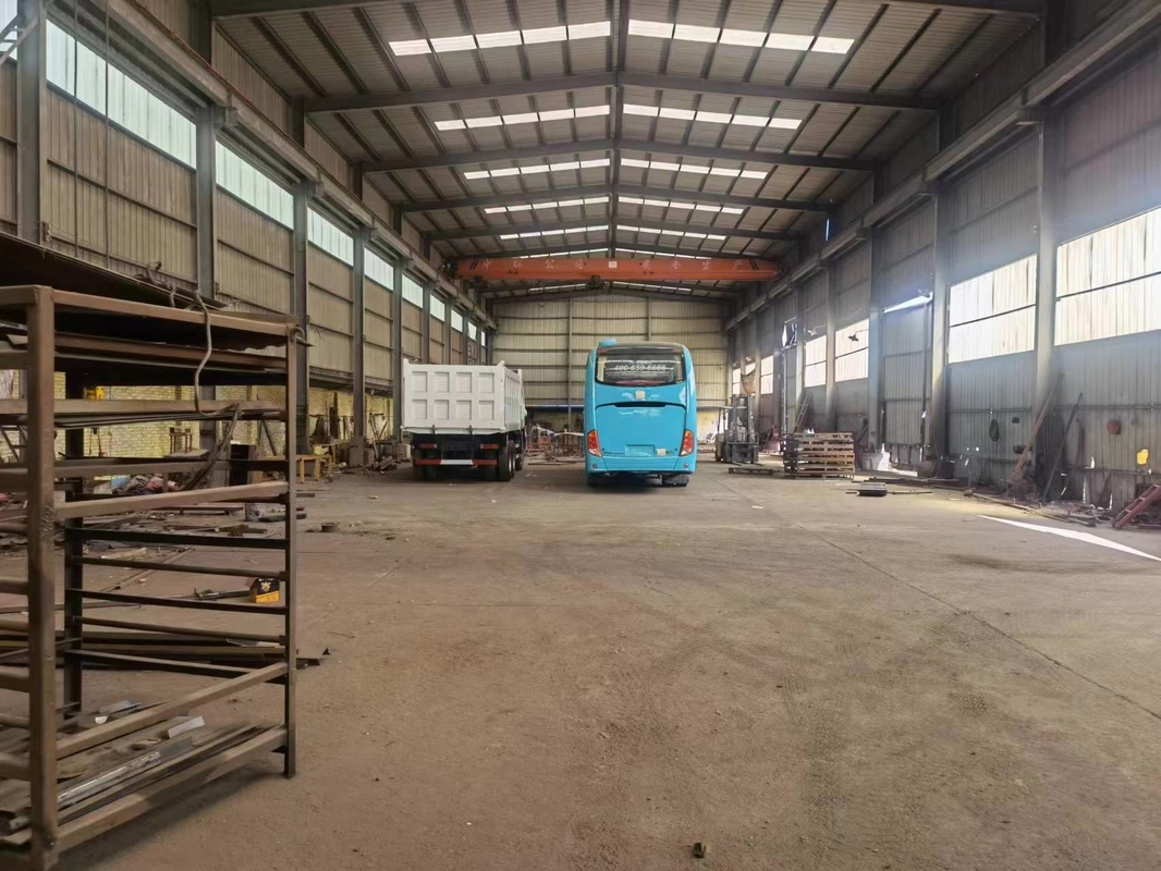 la direzione da sinistra a destra di 6*4 8*4 ha utilizzato lo scaricatore dell'azionamento della seconda mano di Tipper Truck 371/375hp