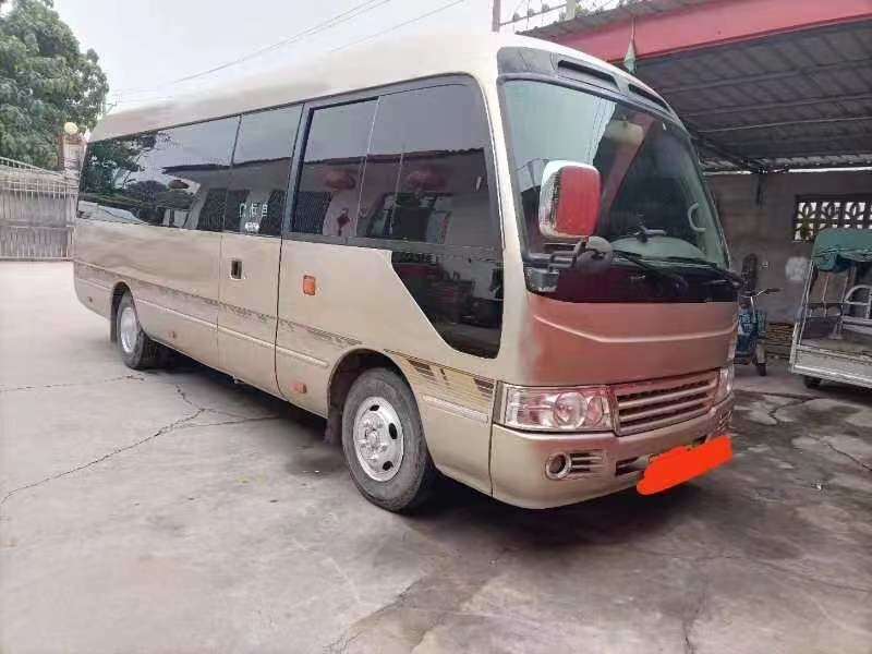 2013 il bus del sottobicchiere utilizzato di anno 30 sedili ha usato Mini Bus Toyota Coaster Bus con il motore diesel 15B