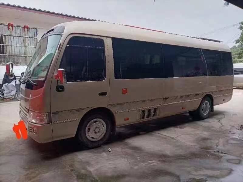 2013 il bus del sottobicchiere utilizzato di anno 30 sedili ha usato Mini Bus Toyota Coaster Bus con il motore diesel 15B