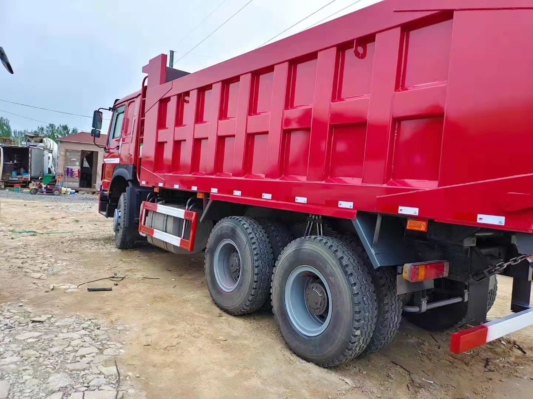 Guida a destra del camion 6*4 8*4 della seconda mano di Howo Tipper Truck Used Dumper 371/375hp cino