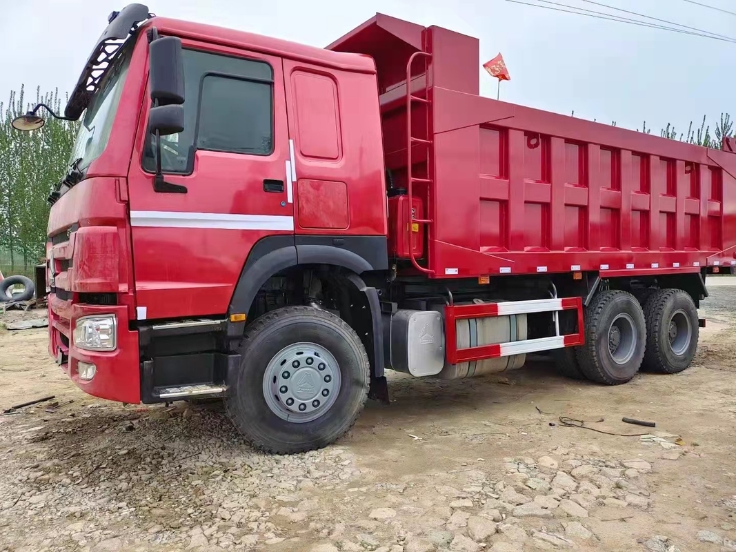 Guida a destra del camion 6*4 8*4 della seconda mano di Howo Tipper Truck Used Dumper 371/375hp cino