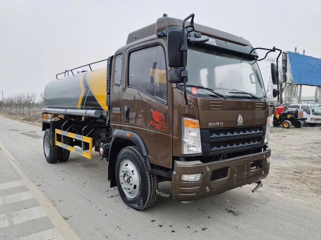 HOWO Sprinkler Water Tanker 100000L Cum-Mins Motore 170hp 7,3*2,3*2,7m