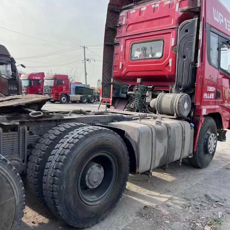 Il trattore utilizzato 420hp del camion di Shacman ha utilizzato la testa 6*4 50tons del trattore da vendere il camion del trattore