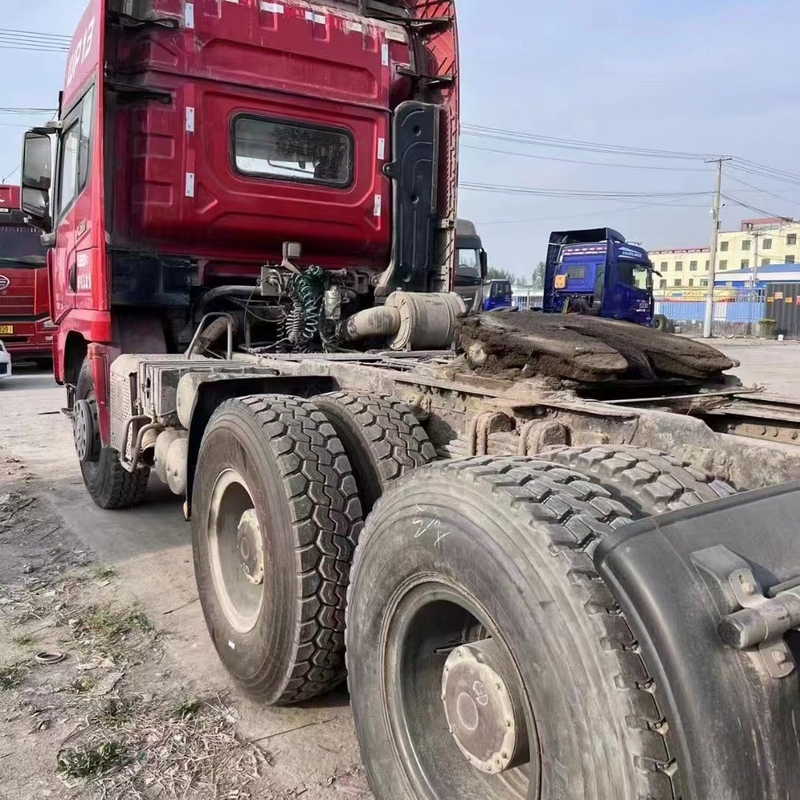 Il trattore utilizzato 420hp del camion di Shacman ha utilizzato la testa 6*4 50tons del trattore da vendere il camion del trattore
