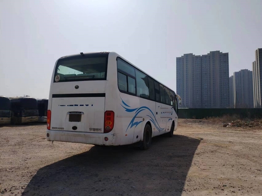 Il colore bianco delle doppie porte dei sedili del Microbus 43 della seconda mano ha utilizzato il motore del bus ZK6102D Yuchai di Yutong