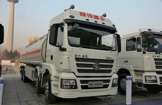 8x4 petroliere camion Shacman 12 ruote Euro 4 Emissioni 30m3 Capacità Weichai 290 hp