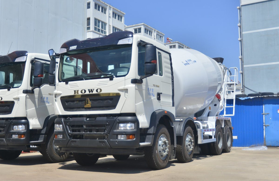 Camion per miscelatori pesanti personalizzati 8 Sinotruck Howo T7 Miscelatore di cemento con ingranaggi a 10 velocità