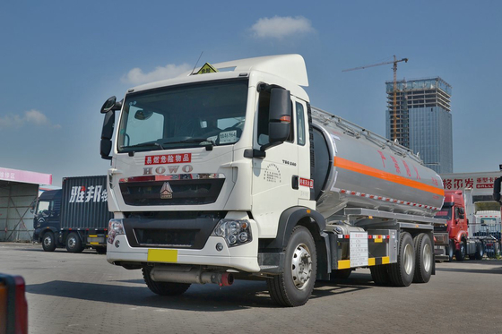 Sinotruk ZZ1257 T5G Diesel a carenatura alta 240 CV 14,5T 6X4 Serbatoio di carburante 20,25m3 HOWO Camion petrolifero