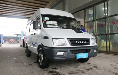 Il minibus utilizzato e nuovo 6 di marca bianca di Iveco mette l'anno a sedere del diesel 2013-2018 da 129 cavalli vapore