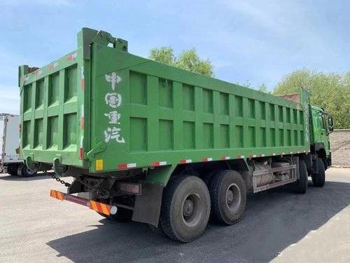 Autocarro con cassone ribaltabile di cavalli vapore 8X4 8.2m del camion pesante 380 di Sinotruk HOWO 7 della seconda mano della Cina ZZ3317N4667E1